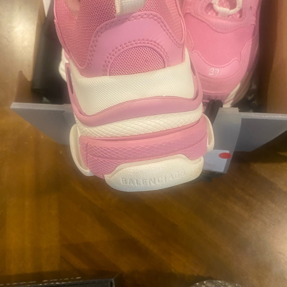 Balenciaga light pink and white sneakers size 37. - Picture 6 of 6